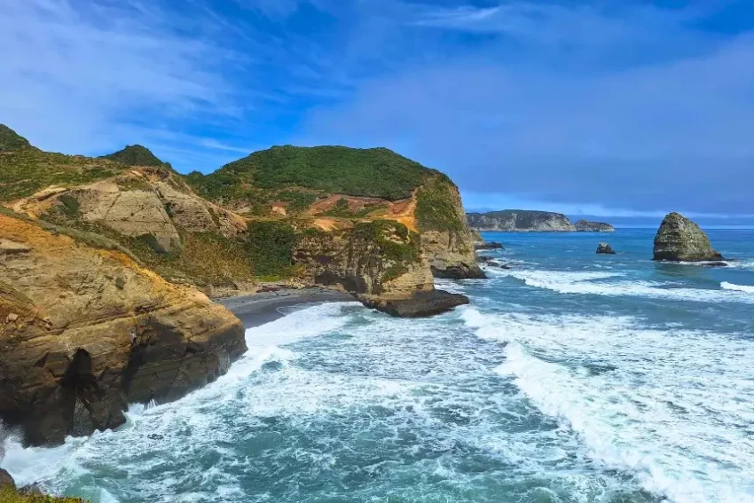 Chiloe Island rock cliffs, coastal currents