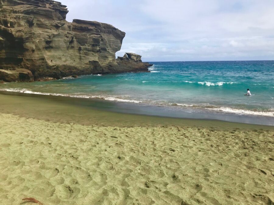 Papakolea Beach, green sand beach Hawaii